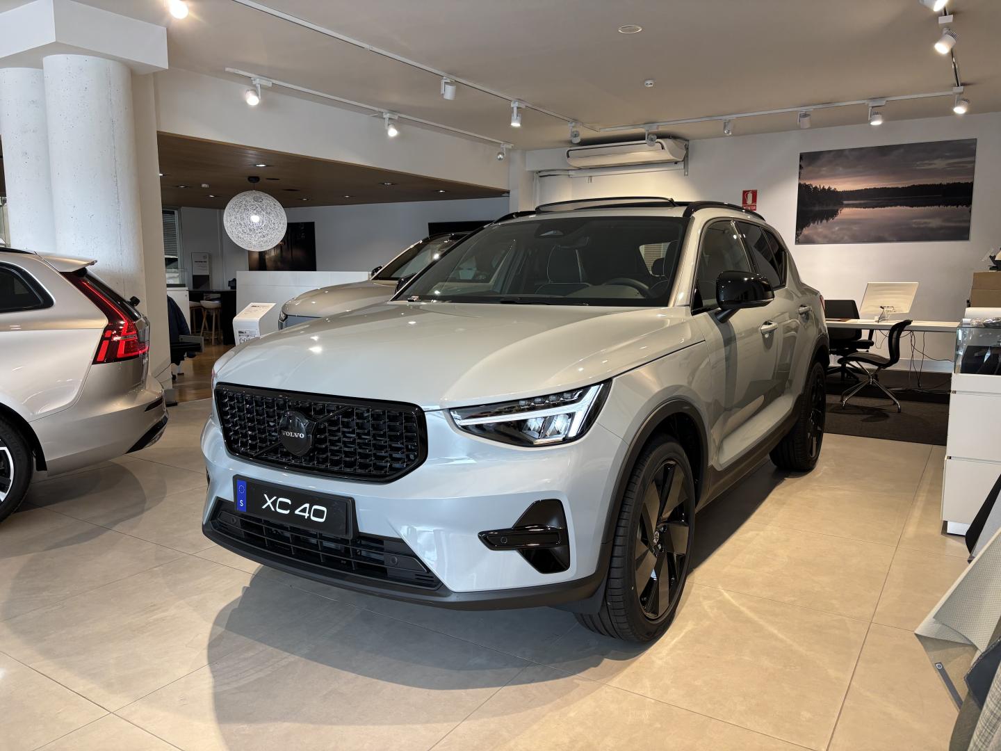 Volvo XC40 2.0 B4 MHEV BLACK EDITION PLUS DCT 197 5P